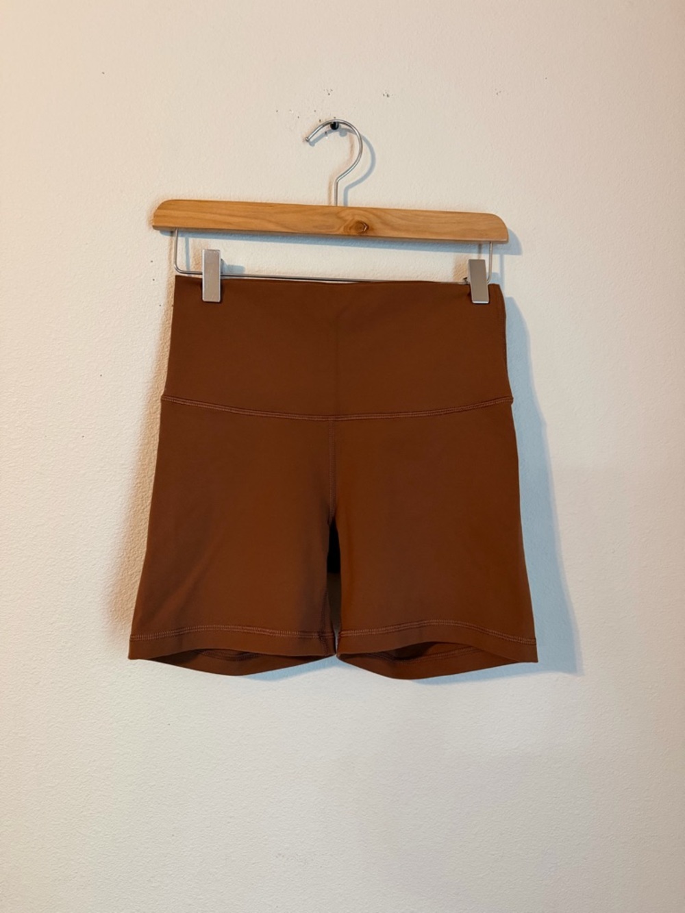 Women’s Aritzia Shorts TnAction Biker Shorts High Waisted Size M Brown 5” Inseam